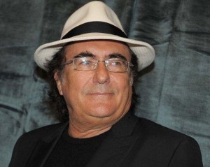 Al bano sul palco con Romina, il dolore per Ylenia, l'arrivo a Milano