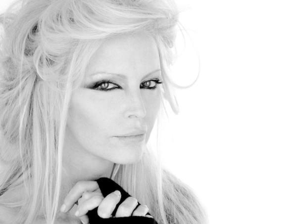 Patty Pravo, all'asta abiti di scena Versace e Cavalli per Emergency