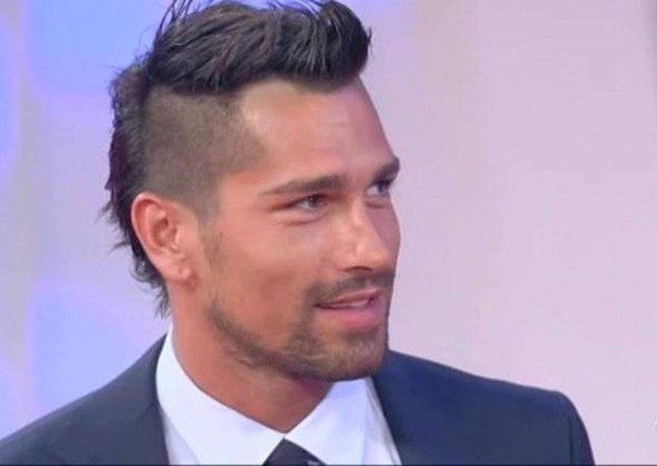 Borriello smentisce: "Non ho regalato rose a Belèn"