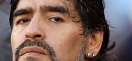 Diego Armando Maradona solidale con Sofia Loren, perseguitata dal Fisco