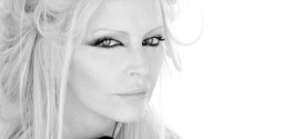 Patty Pravo, all'asta abiti di scena Versace e Cavalli per Emergency