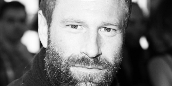 Aaron Eckhart come "I, Frankenstein": sensibile e timido con le donne