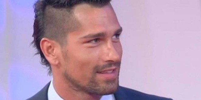 Borriello smentisce: "Non ho regalato rose a Belèn"