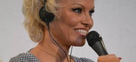 Pamela Anderson: "Le tette? Fondamentali per il mio successo”